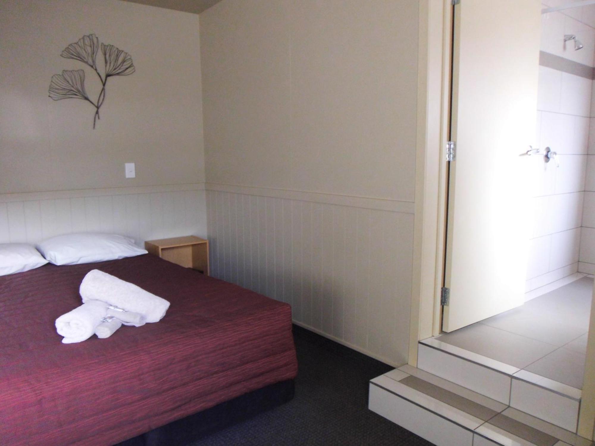 Oamaru Top 10 Holiday Park Exterior photo